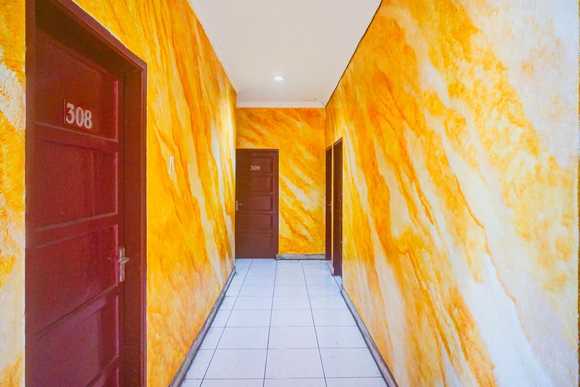 เรดดอร์ซ พลัส เนียร์ อิสตานา ไมมุน เมดาน Hotel ภายนอก รูปภาพ